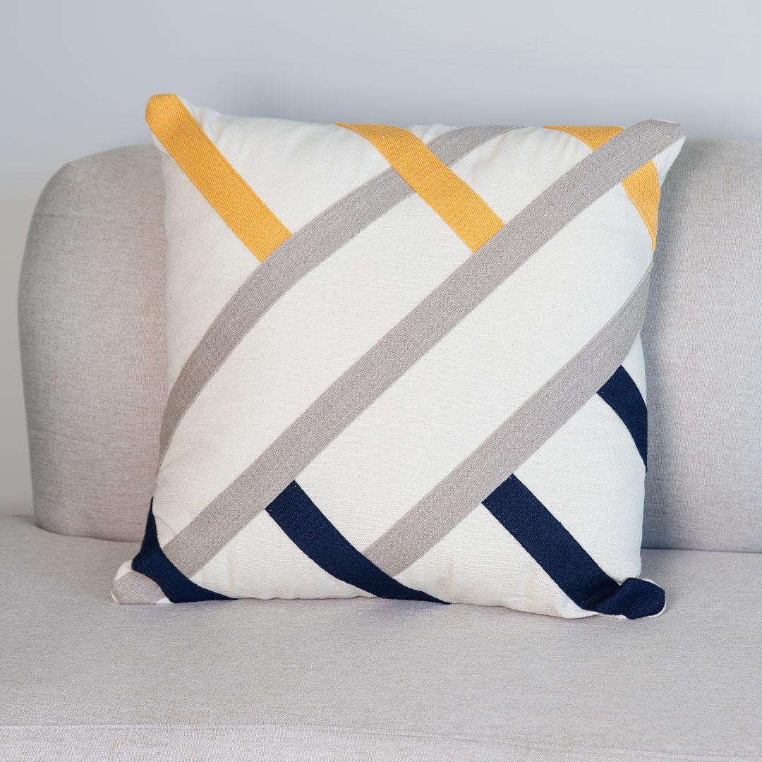 Capa de Almofada Linhas em Movimento