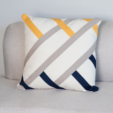 Capa de Almofada Linhas em Movimento